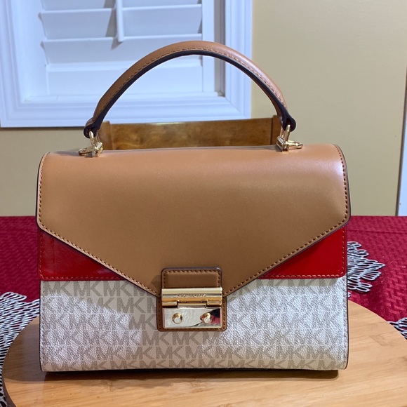 Michael Kors Handbags - Michael Kors mini purse 👜